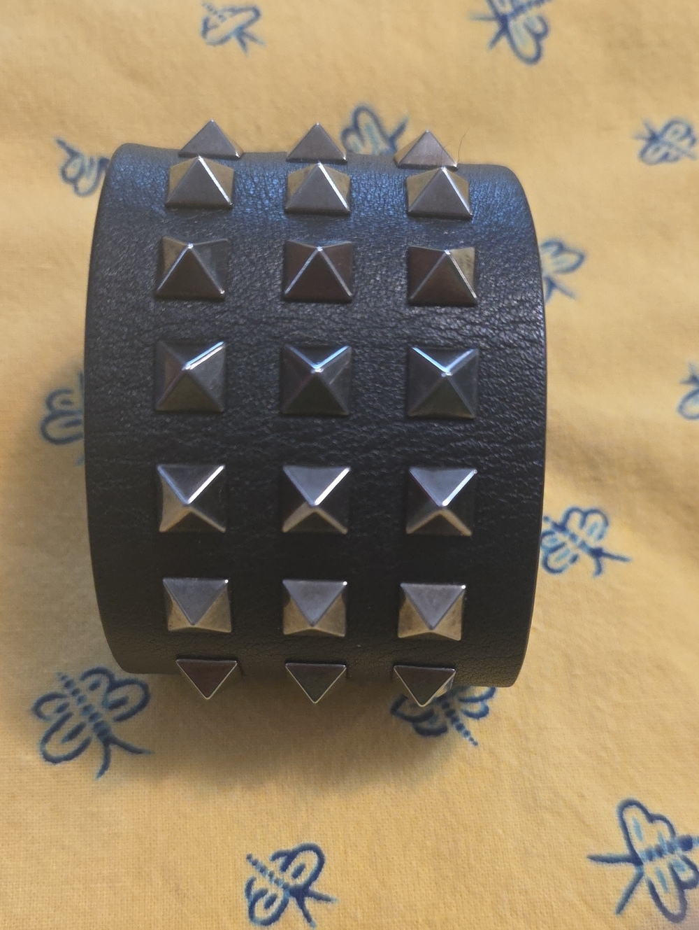 Valentino Garavani Wide Rockstud 3-Row Leather Cuff Bracelet – Noir/Ruthenium